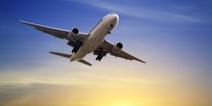 Fuente-Shutterstock_Autor-travellight_avion-500x250